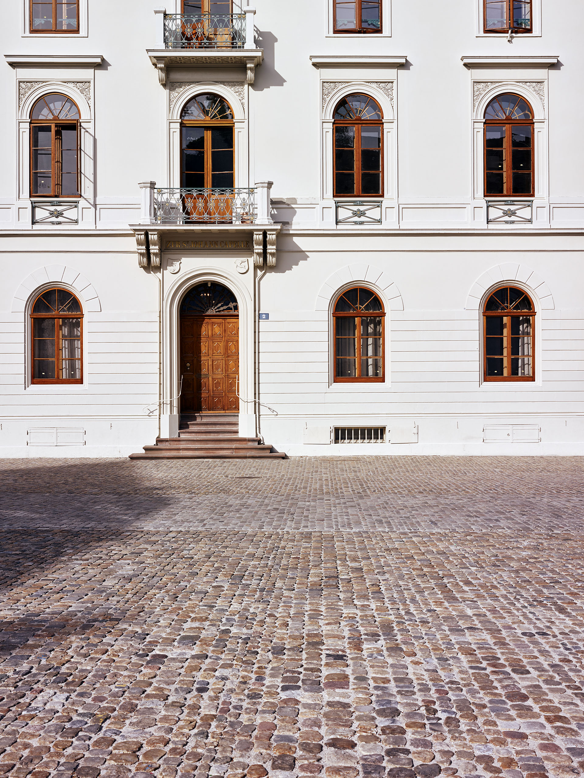 E12411 Alpa 050706 MEDIUM